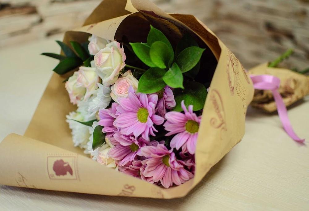 Букет цветов из: Розы и Хризантемы в Каргате