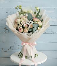 Букет цветов из:  Розы и Лизиантусы в Каргате