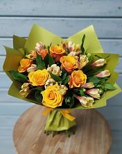 Букет цветов из:  Альстромерии и Розы в Каргате