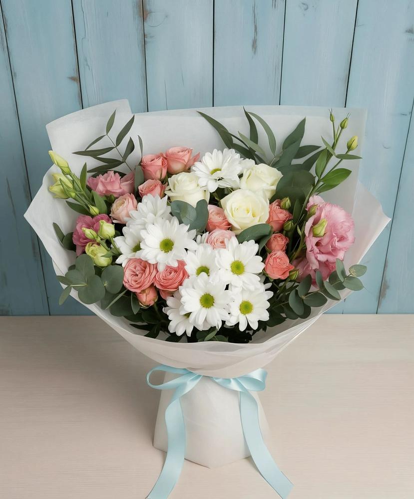 Букет цветов из: Розы, Лизиантусы и Хризантемы в Каргате