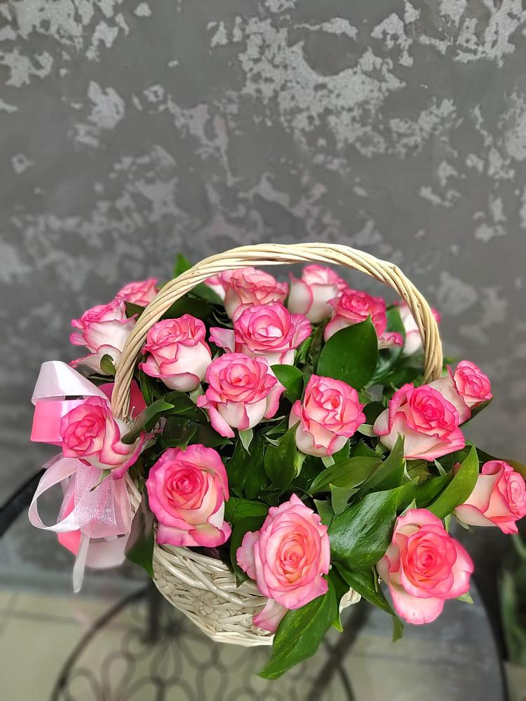 Цветочная композиция из Розы в корзине в Каргате