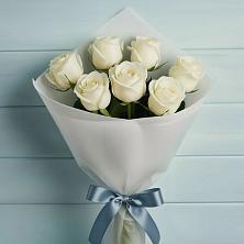 Букет 7 Белых роз Эдлесс Лав в Каргате