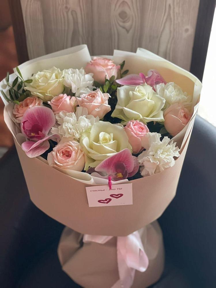 Букет цветов из: Орхидеи, Розы и Гвоздики в Каргате