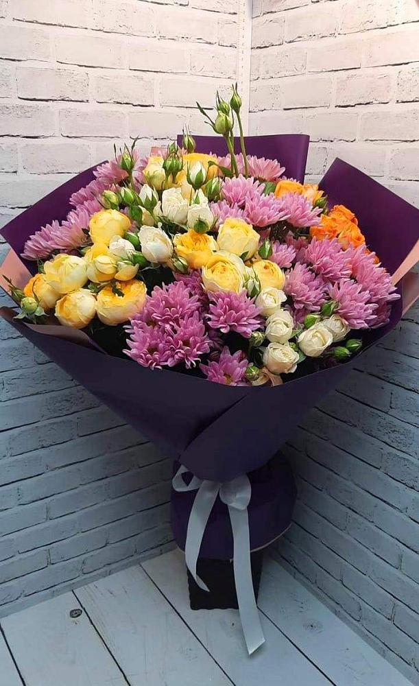 Букет цветов из: Хризантемы и Розы в Каргате