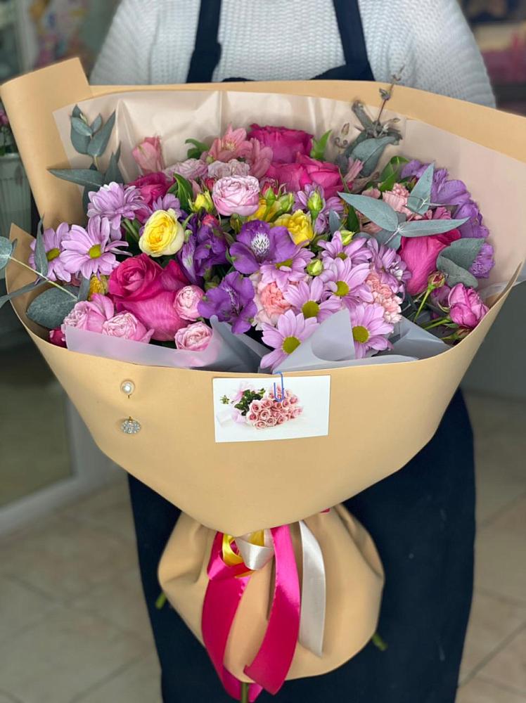 Букет цветов из: Хризантемы, Гвоздики и Альстромерии в Каргате