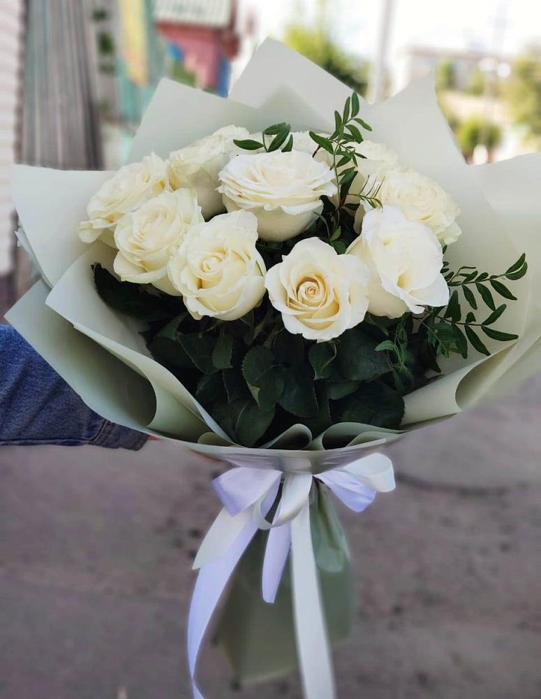 Букет Белые розы Проуд в Каргате