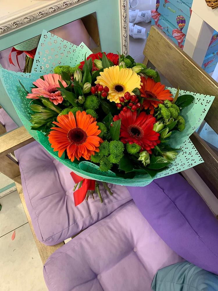 Букет цветов из: Герберы, Хризантемы и Альстромерии в Каргате