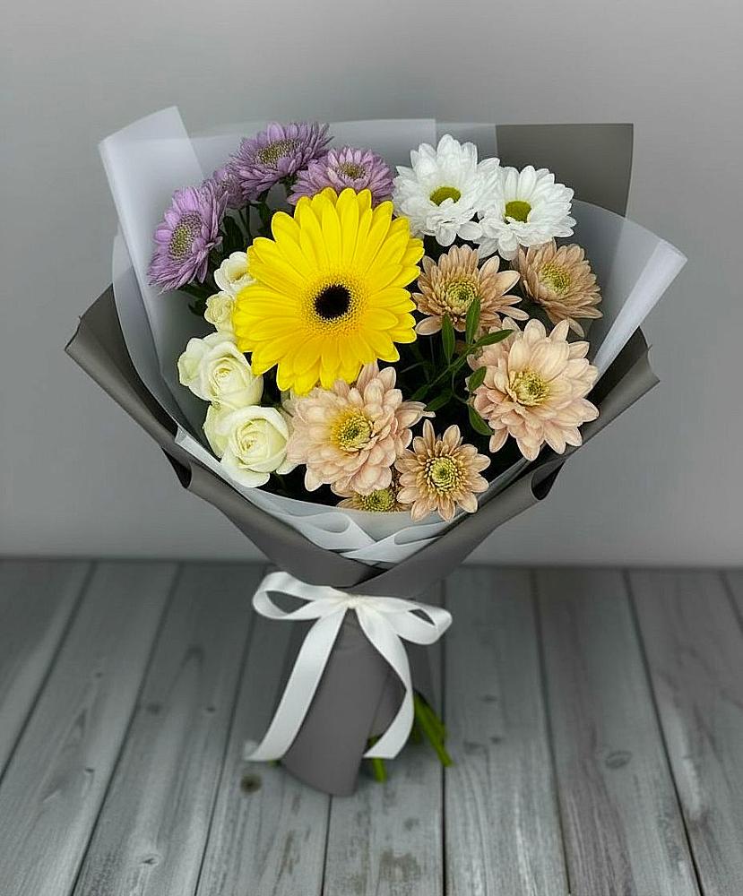 Букет цветов из: Розы, Герберы и Хризантемы в Каргате