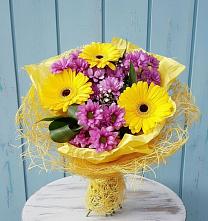 Букет цветов из:  Хризантемы и Герберы в Каргате