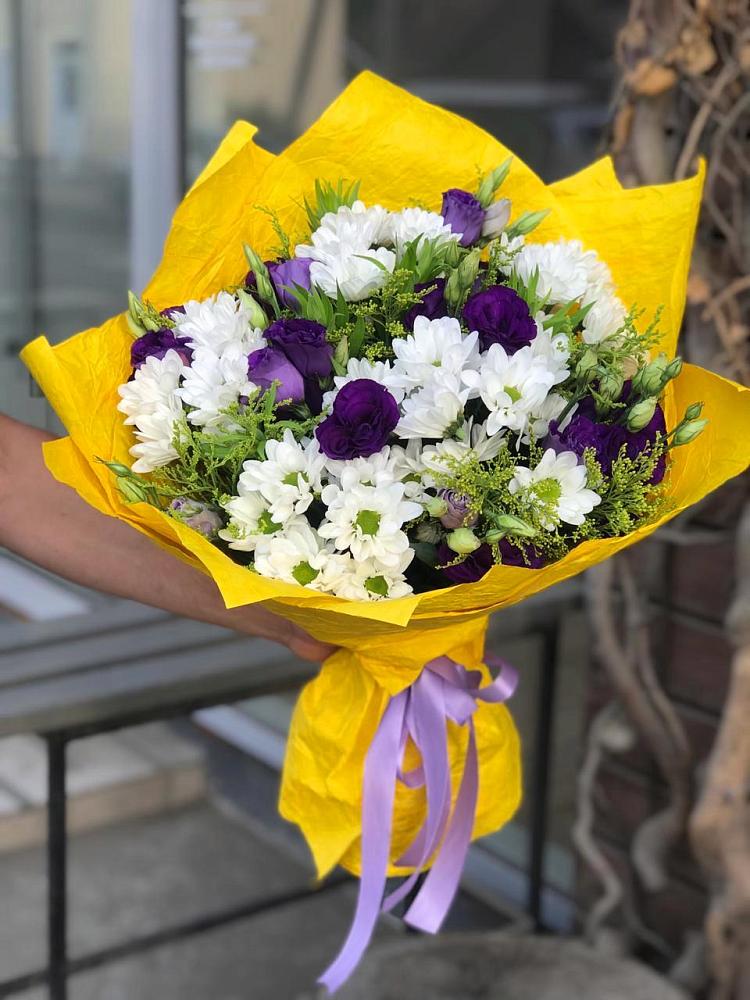 Букет цветов из: Ирисы, Хризантемы и Ромашки в Каргате