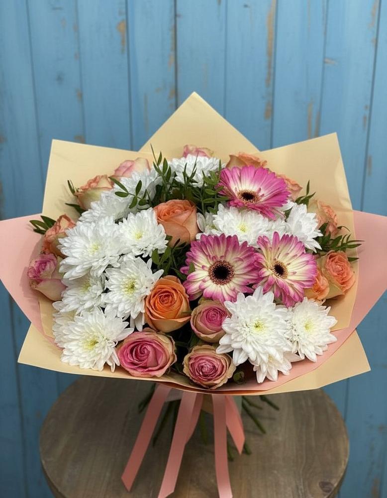 Букет цветов из: Розы, Герберы и Хризантемы в Каргате