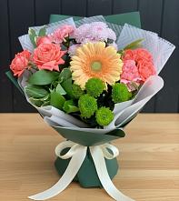 Букет цветов из:  Гвоздики, Розы, Герберы и Хризантемы в Каргате