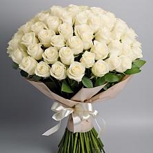 Букет 101 беля роза Белоснежка в Каргате