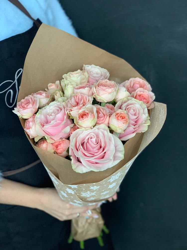 Букет цветов из: Хризантемы и Розы в Каргате