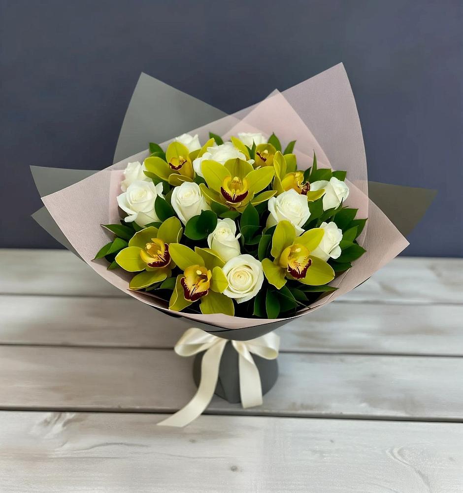 Букет цветов из: Орхидеи и Розы в Каргате