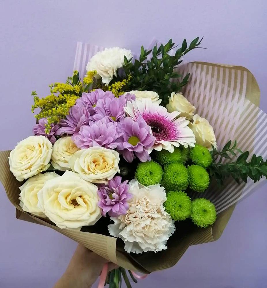 Букет цветов из: Хризантемы, Розы, Гвоздики и Герберы в Каргате