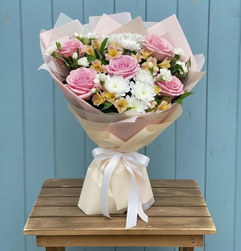 Букет цветов из: Гвоздики, Орхидеи и Розы в Каргате