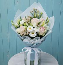 Букет цветов из:  Розы и Лизиантусы в Каргате