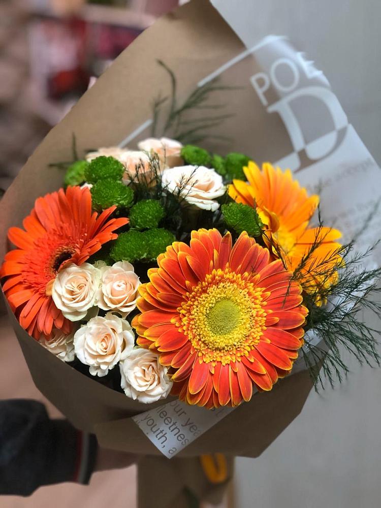 Букет цветов из: Герберы, Хризантемы и Розы в Каргате