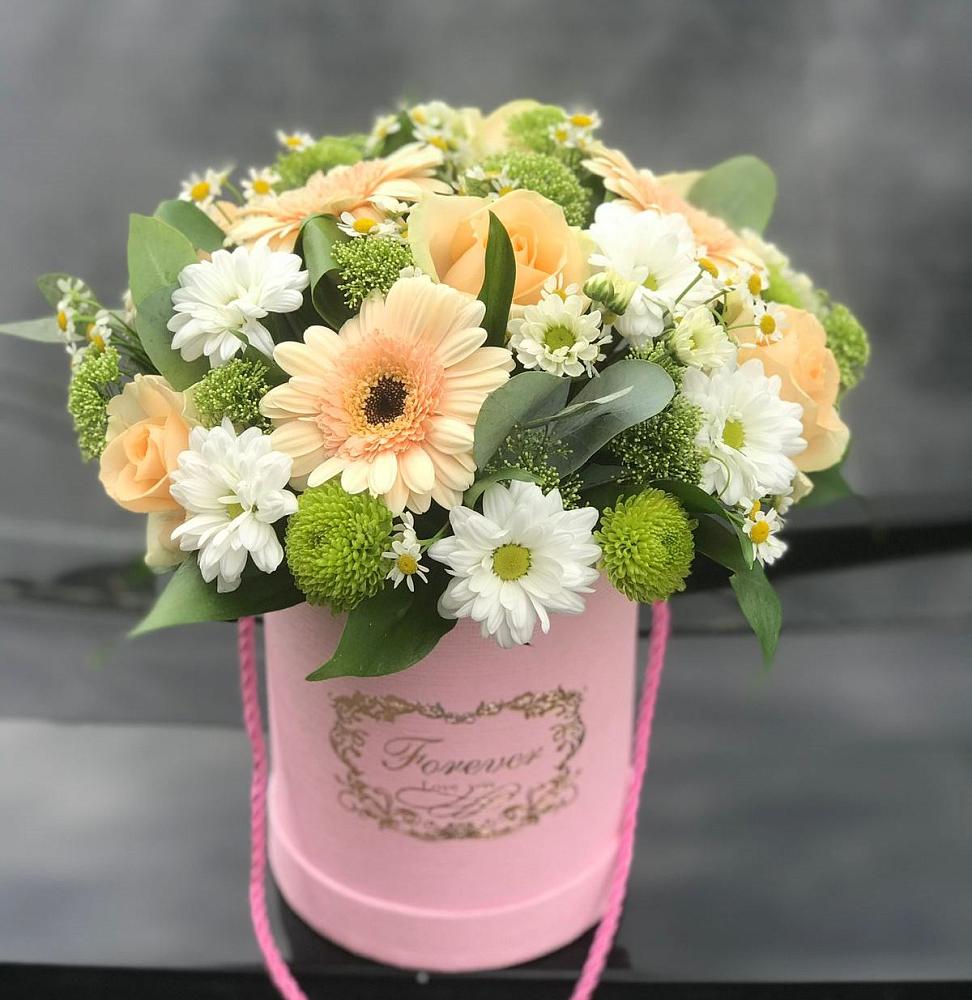 Цветочная композиция из Розы, Герберы и Хризантемы в шляпной коробке в Каргате