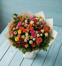 Букет Микс из разноцветных кустовых роз в Каргате