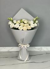 Букет цветов из:  Розы и Лизиантусы в Каргате